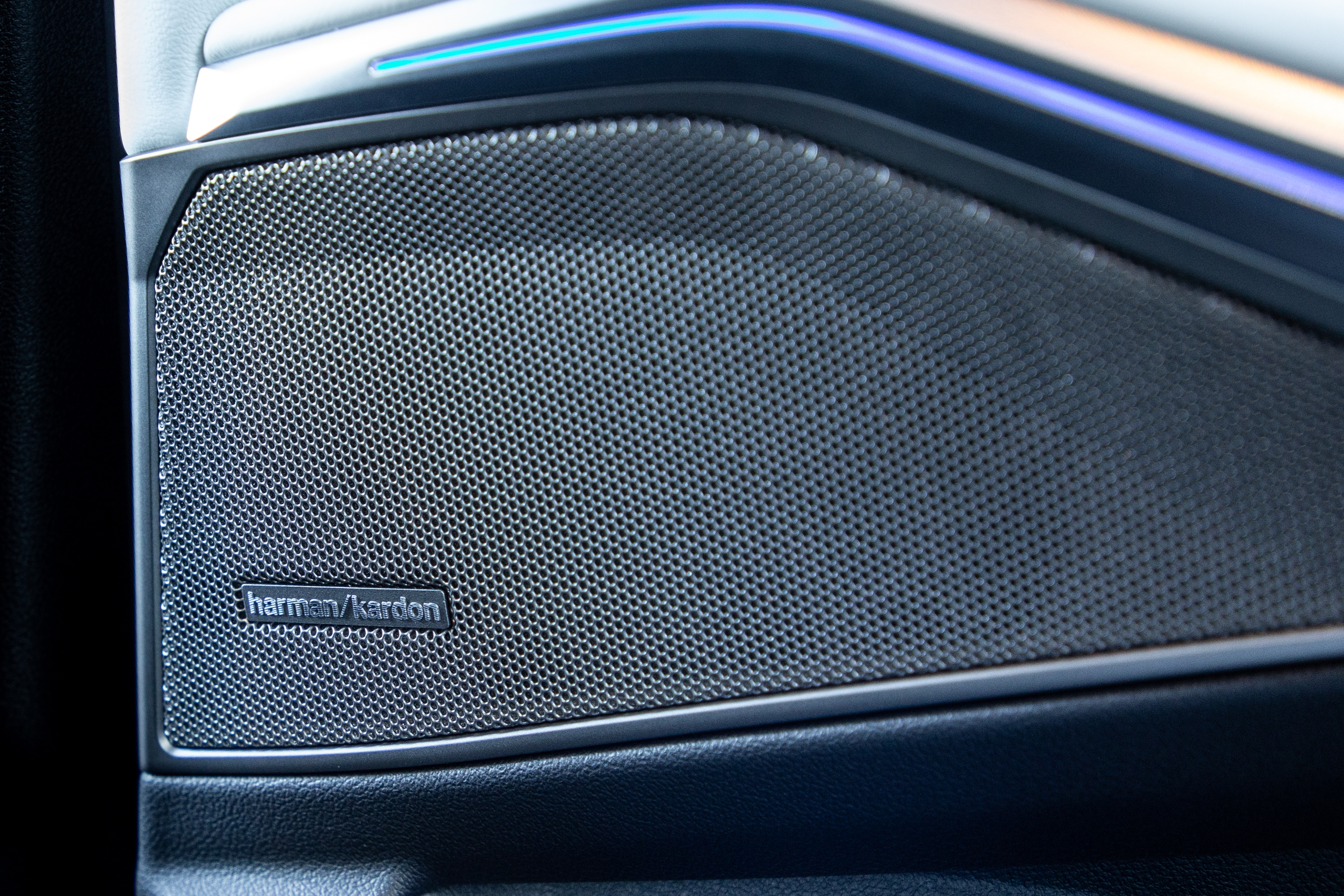 2022 BMW M3 interior audio closeup